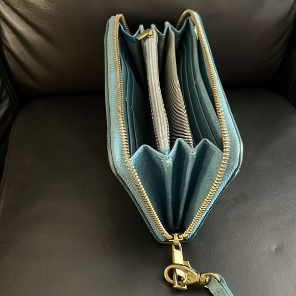 Fossil Leather Turkish Blue Gold Full  Zip Wallet Writlet - Picture 6 of 9